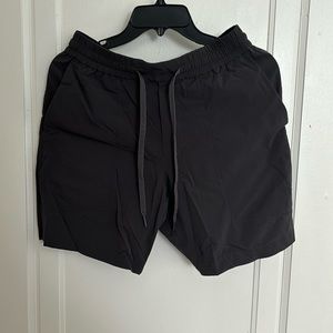 Lululemon Men’s Bowline Shorts in Dark Grey in Size S